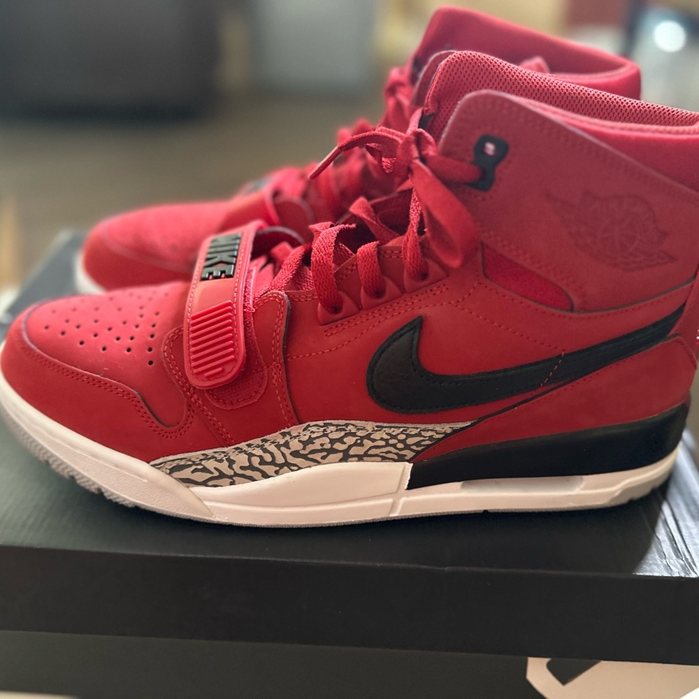 Nike Air Jordan Legacy 312 Varsity Red/Black-White